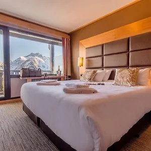 https://madame-vacances-hotel-ibiza.hotels-rhonealpes.com